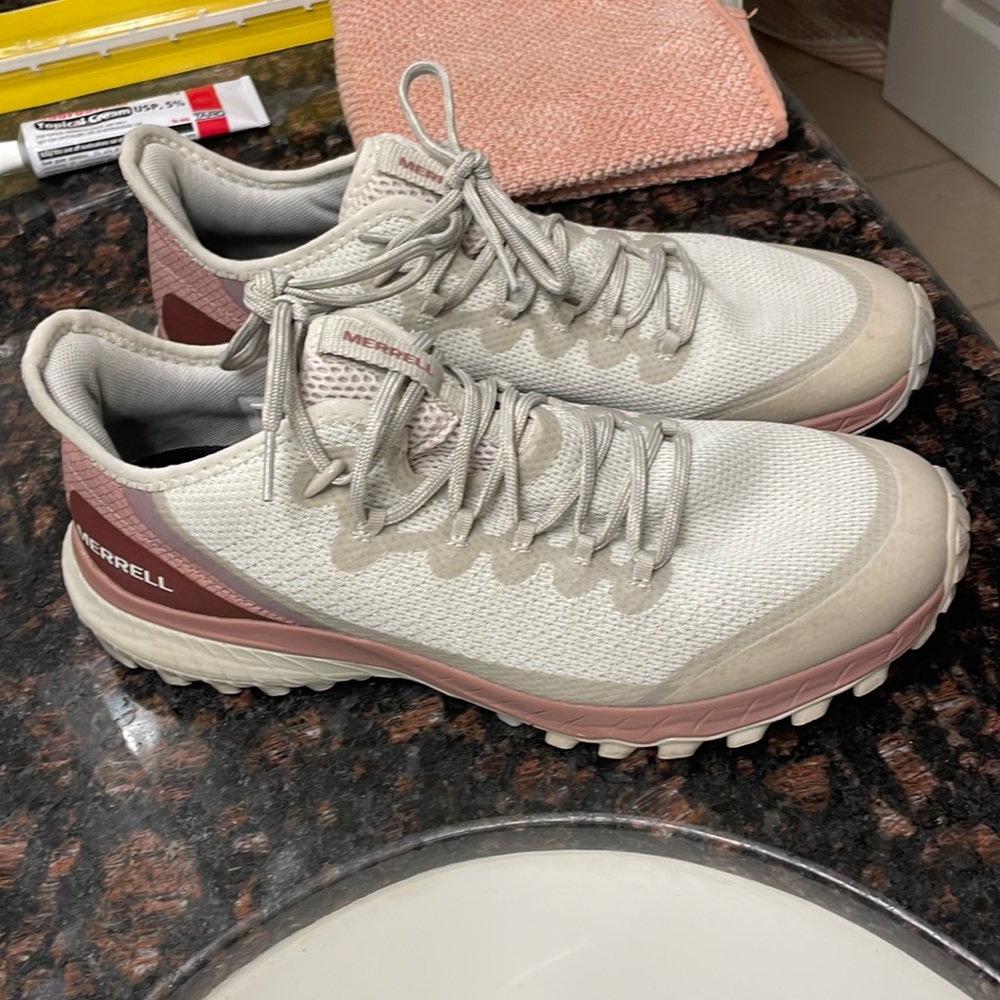 Merrell Women's White and Pink Athletic Shoes